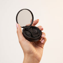 Lash Zero magnetische wimper-case in de hand met spiegel